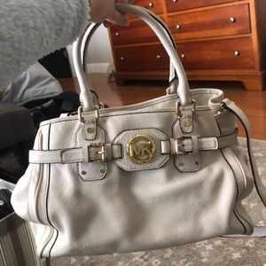 Cream Michael Kors Handbag with shoulder strap
